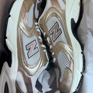 New Balance 530 sneakers in metallic bronze